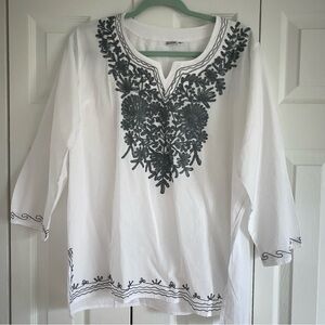 White Boho Embroidered Tunic Top 100% Cotton X-Large | Lightweight V-Neck